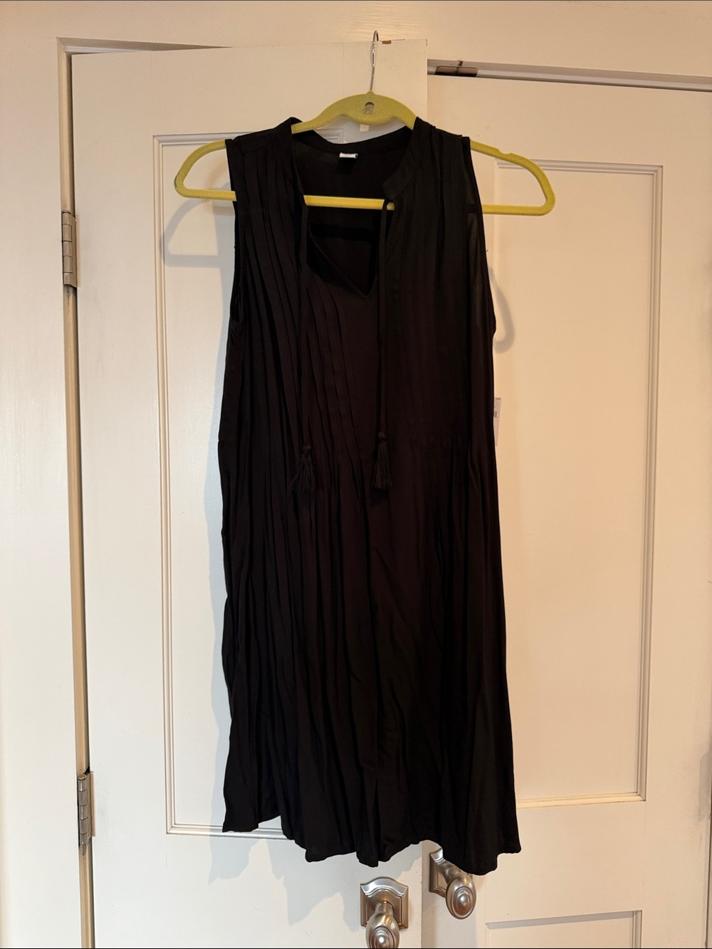 OLD NAVY Black Sleeveless Pleated V-Neck Dress